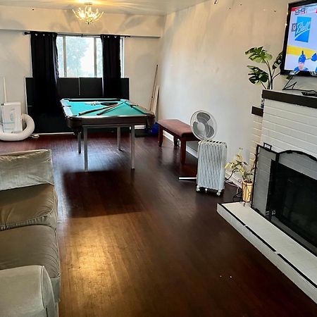 Vintage - 3 Bed House - North Surrey - Ping-Pong And Pool Table - Tv Cable 빌라 외부 사진