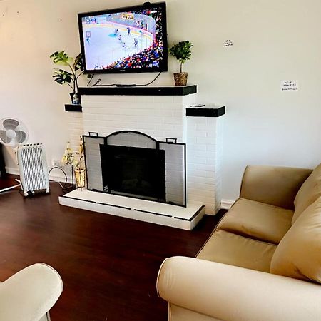 Vintage - 3 Bed House - North Surrey - Ping-Pong And Pool Table - Tv Cable 빌라 외부 사진