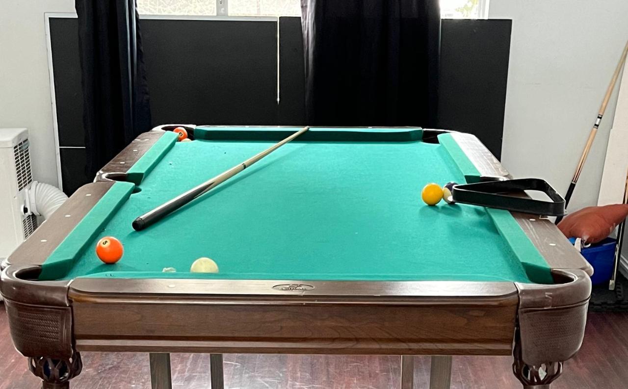 Vintage - 3 Bed House - North Surrey - Ping-Pong And Pool Table - Tv Cable 빌라 외부 사진