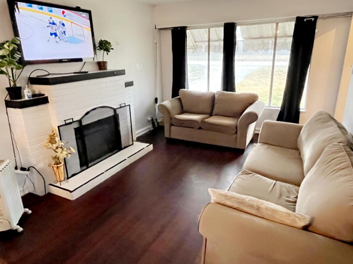 Vintage - 3 Bed House - North Surrey - Ping-Pong And Pool Table - Tv Cable 빌라 외부 사진