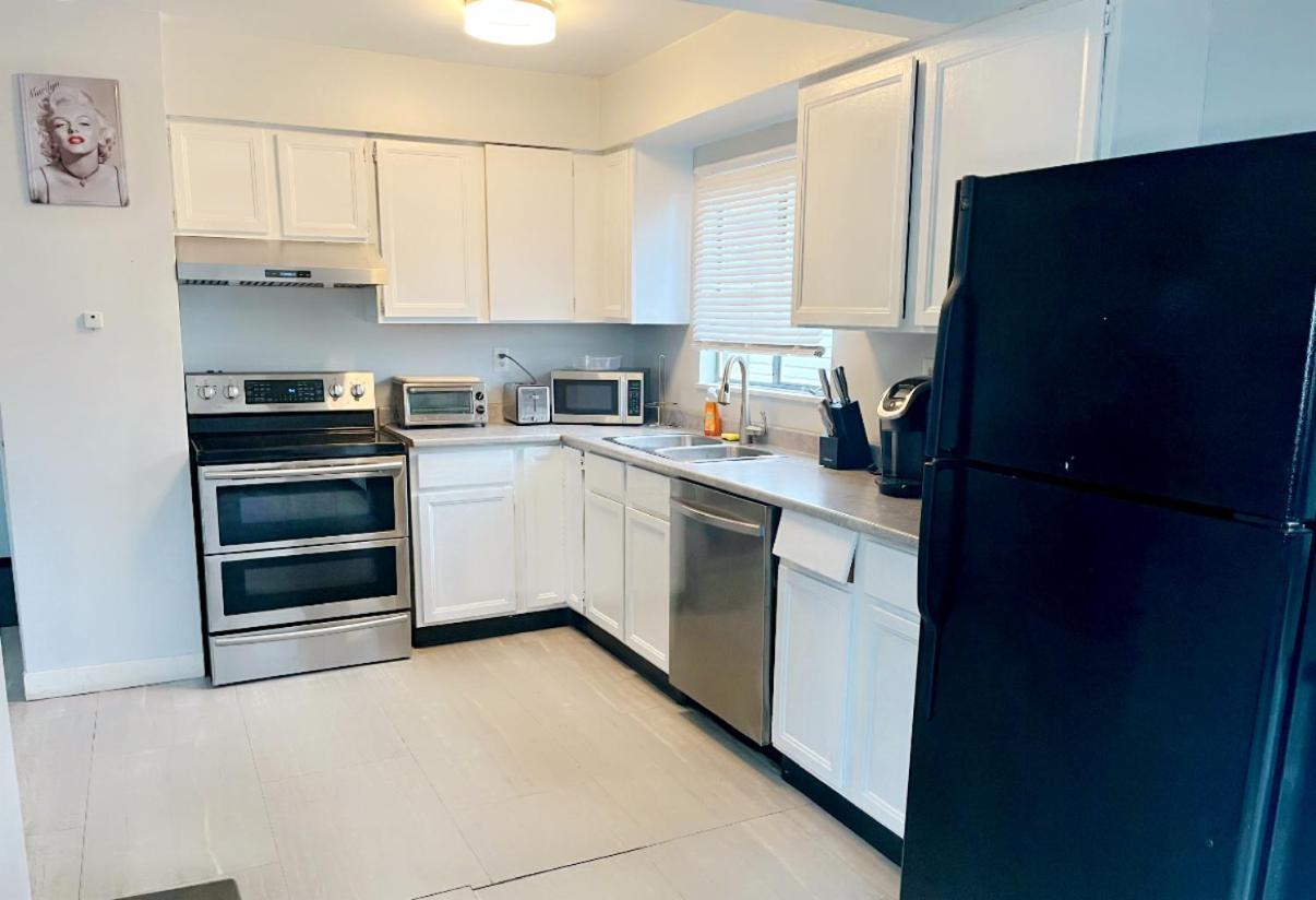 Vintage - 3 Bed House - North Surrey - Ping-Pong And Pool Table - Tv Cable 빌라 외부 사진