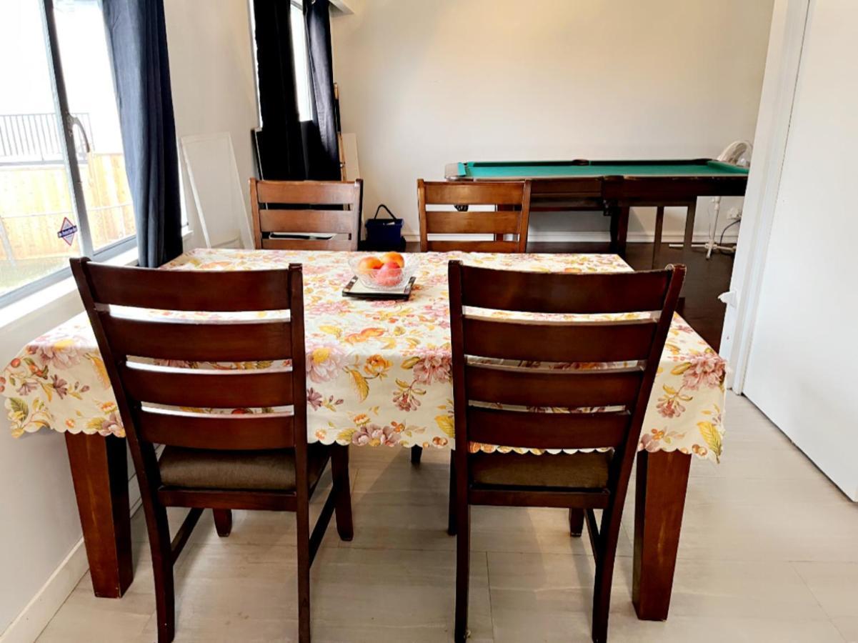 Vintage - 3 Bed House - North Surrey - Ping-Pong And Pool Table - Tv Cable 빌라 외부 사진