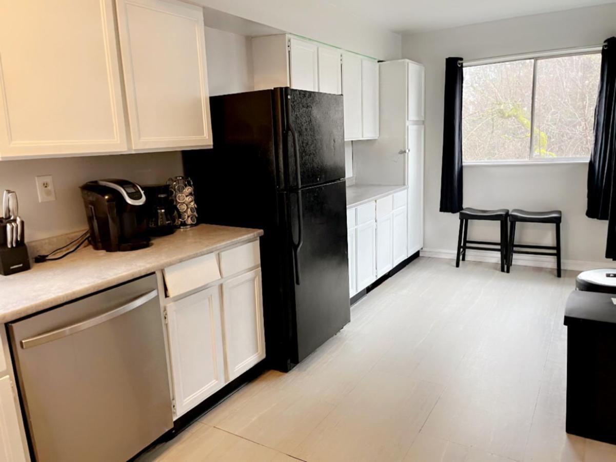 Vintage - 3 Bed House - North Surrey - Ping-Pong And Pool Table - Tv Cable 빌라 외부 사진